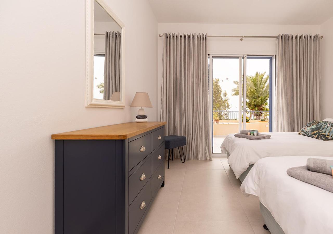 105 Kings Palace - Fabulous 2 Bed, 2 Bath, Large Patio With Garden - Sea Views Paphos Extérieur photo